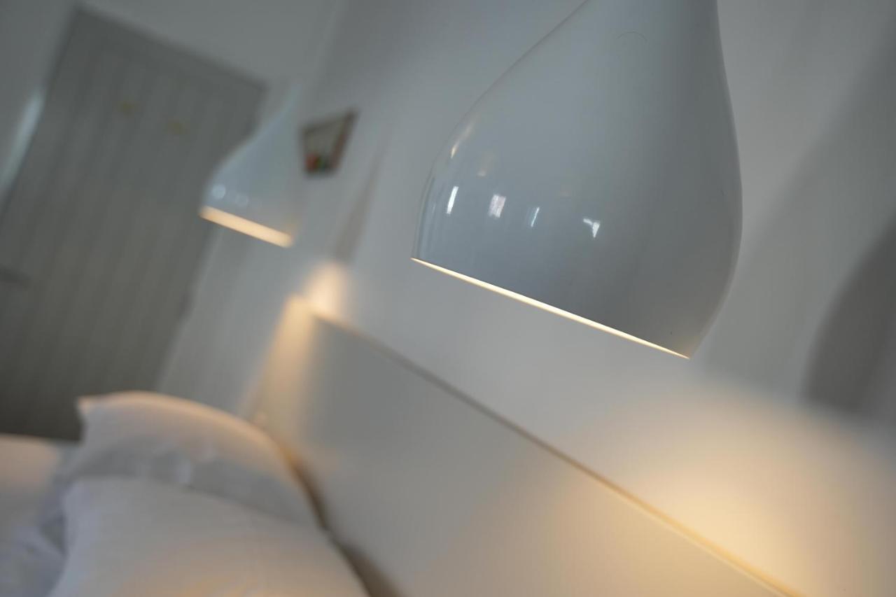 Gorgeous Comfortable Apartment On The High Street Merthyr Tydfil Eksteriør billede