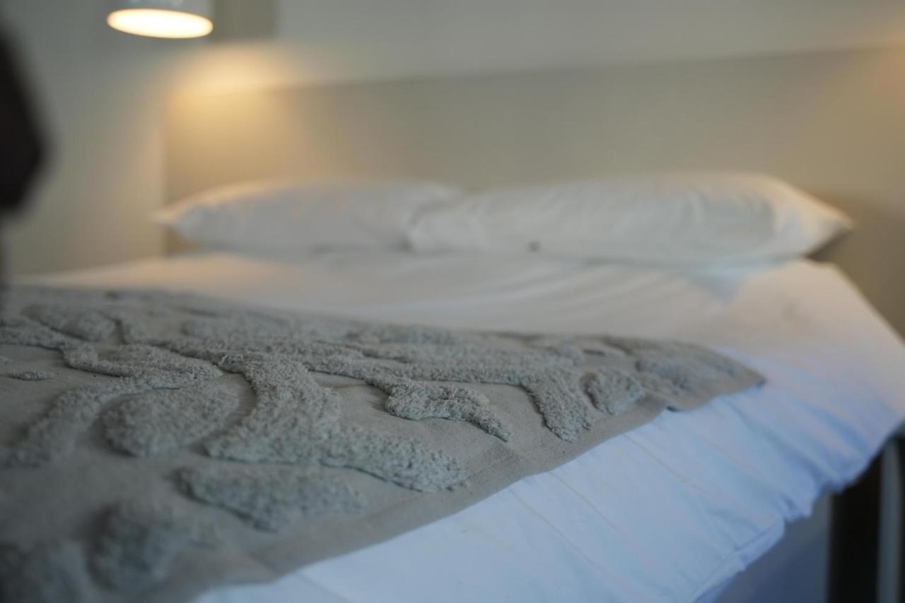 Gorgeous Comfortable Apartment On The High Street Merthyr Tydfil Eksteriør billede